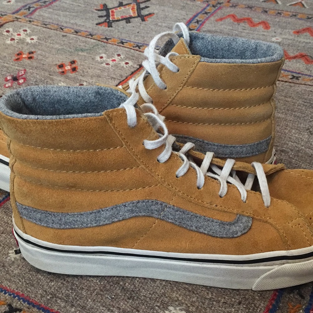 Vans Hi Top “Vintage Suede SK8-HI Slim”. Like new!